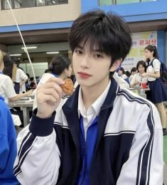 تانگ‌فانگ (唐芳), 30 years old, Man, Hechuan, China