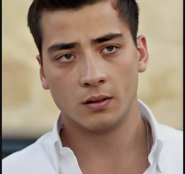 چن‌گوانگ (陈光), 33 years old, Lichuan, China