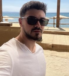 Oliver Cox, 50 years old, Man, Bedford, USA