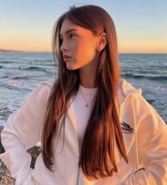 Tessa Holden, 21 years old, Woman, Greenwood, USA