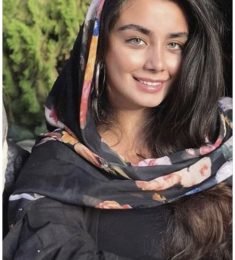 Vida Negahdar, 21 years old, Woman, Paveh, Iran
