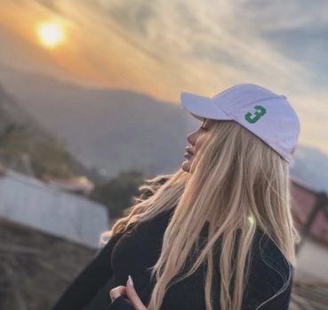 Sahanar Moshiri, 31 years old, Bijar, Iran