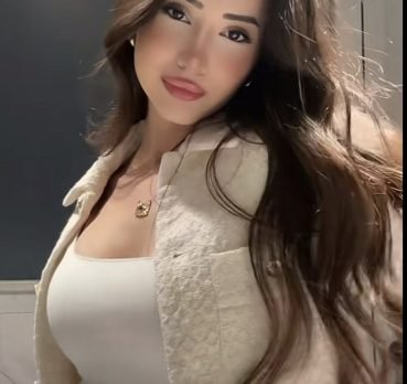 Wissal Al-Karbalaei, 20 years old, Al Hillah, Iraq