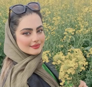 رها حسینی, 25 years old, Neyriz, Iran