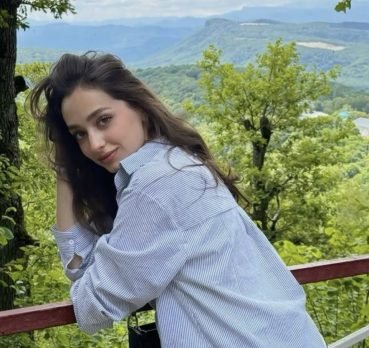 حدیث رحمانی, 26 years old, Ardakan, Iran